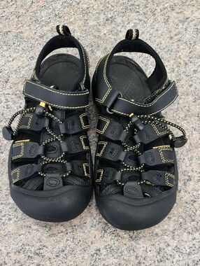 Keen Kids Black & Yellow Closed-Toe Water Sandals Size 3